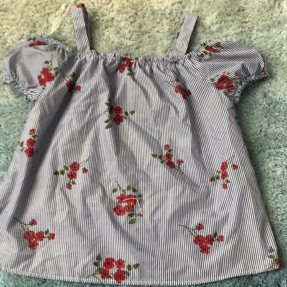 Off-shoulder top - Picture 2 of 2